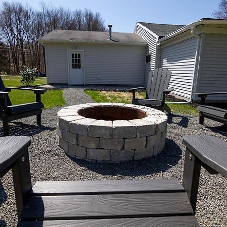 Pocono Lake Retreat - Relaxing 3Bdm Retreat W/ High Speed Wi-Fi, Work Space And Firepit Exteriör bild