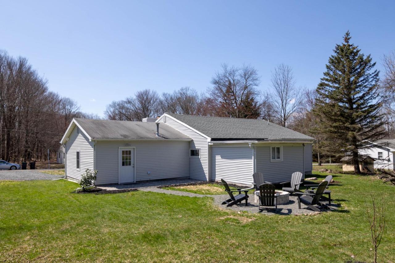 Pocono Lake Retreat - Relaxing 3Bdm Retreat W/ High Speed Wi-Fi, Work Space And Firepit Exteriör bild