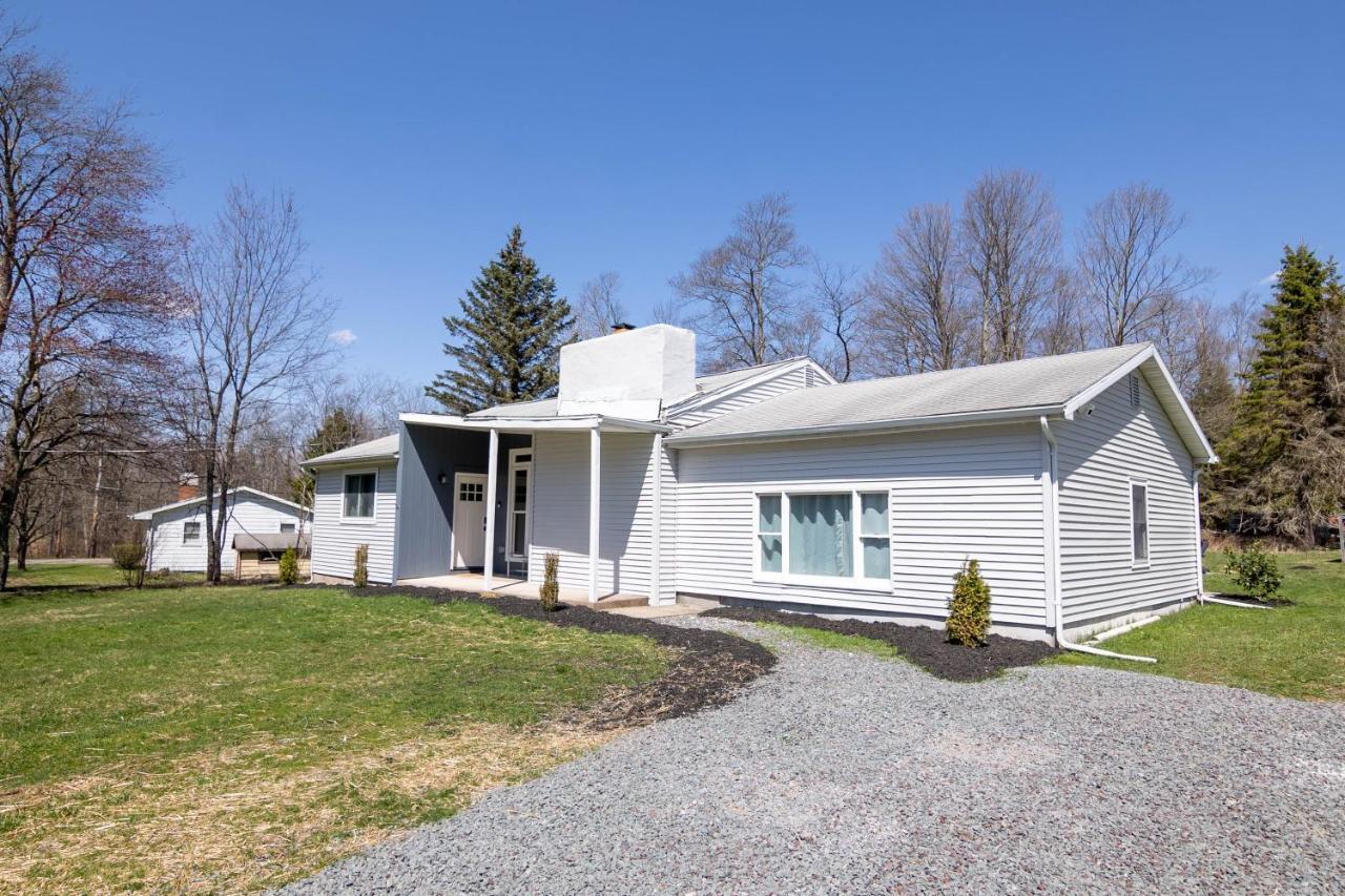Pocono Lake Retreat - Relaxing 3Bdm Retreat W/ High Speed Wi-Fi, Work Space And Firepit Exteriör bild
